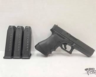 213 Glock 21 .45 Auto SemiAuto Pistol
