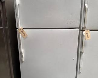 2602 Magic Chef Refrigerator