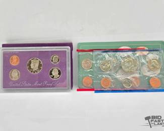1588  2 1993 U.S. Mint Coin Sets