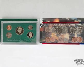 1592  2 1995 U.S. Mint Coin Sets