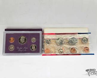 1576  2 1986 U.S. Mint Coin Sets