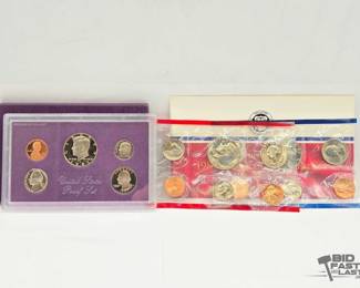 1578  2 1987 U.S. Mint Coin Sets