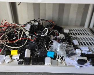 5008  Miscellaneous Cables and Charging Blocks