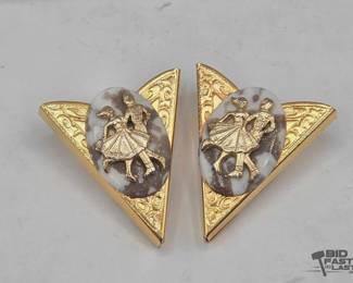 1914  Unique Collar Tips
