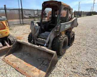 75 John Deere 324E SkidSteer