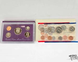 1586  2 1992 U.S. Mint Coin Sets
