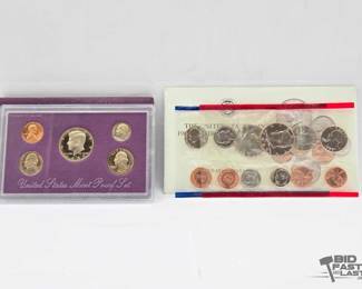 1582  2 1989 U.S. Mint Coin Sets