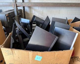 2504 22 HP Monitors