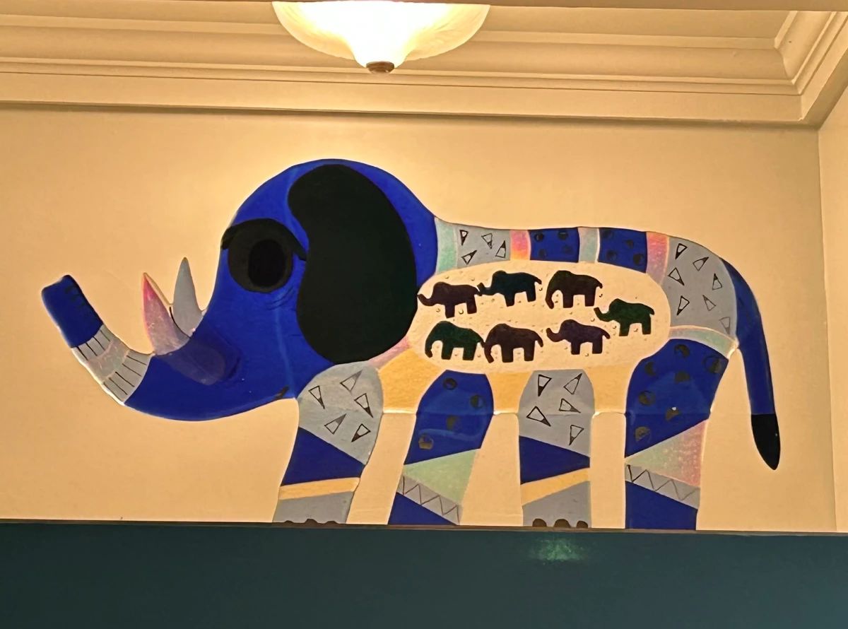 This is a very larg elephant!