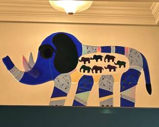 This is a very larg elephant!