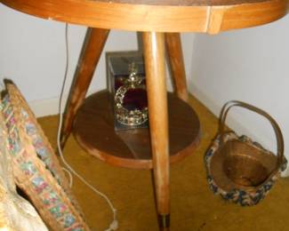 Oval Wooden End Table