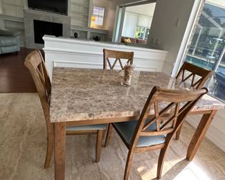 Kitchen Table & 4 chairs. 5' x 3 $200