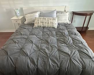 Queen Size Bed 66" x 83" with Under Bed Drawers $225