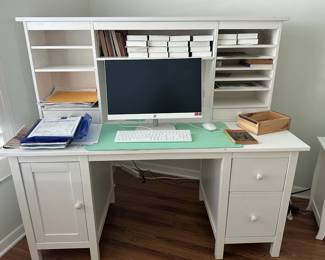 White Wood Desk with Hutch 61"Wide x 25"Deep x28" Tall (Hutch 24"Tall) $150