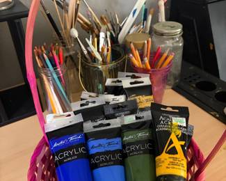 Lots of art supplies 