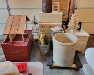 furniture large crock manger
