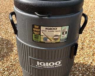 Igloo five gallon water cooler with spigot.