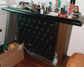 Indoor Bar with 3 Stools