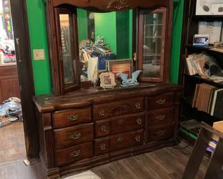 Vintage 1980’s dresser