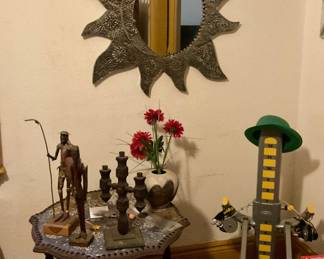 Sun mirror, Spanish figures