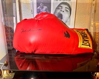 Muhammad Ali signed Everlast boxing gloves