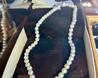 Vintage pearl & gold necklace