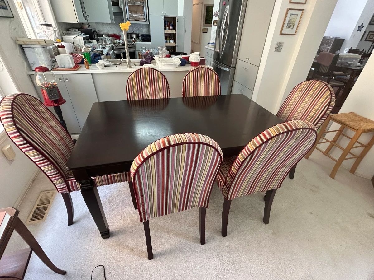 Dining table with 6 chairs - very clean and sturdy