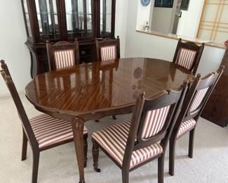 vintage dining set with 6 chairs, 3 12" leaves and full set of protective pads