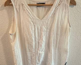 Blanc du Nil Sleeveless Linen Blouse