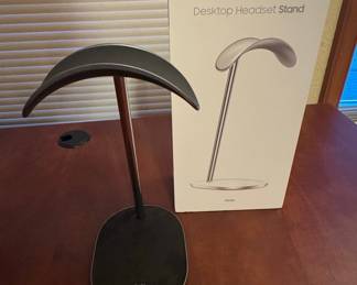 Benks Desktop Headset Stand with 15W Wireless Charger