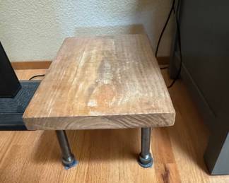 Industrial Pipe Leg Monitor Stand/Riser