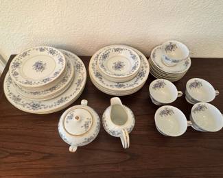Noritake Violette 3054 Dinnerware Set