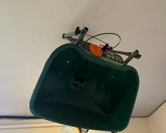 Scotts Turf Builder EdgeGuard DLX Broadcast Spreader