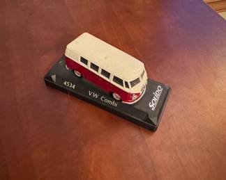 Solido 1:43 Volkswagen T1 Samba Bus Diecast Model