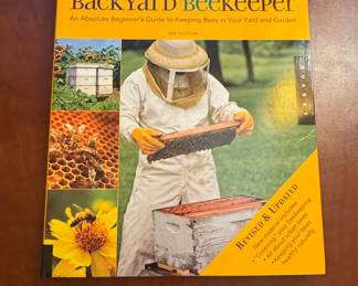 The Backyard Beekeeper: An Absolute Beginner's Guide to Keeping Bees in Your Yard and Garden