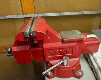 Wilton 6-inch Bullet Vise with Swivel Base