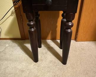 Traditional Turned-Leg Side Table with Drawer
