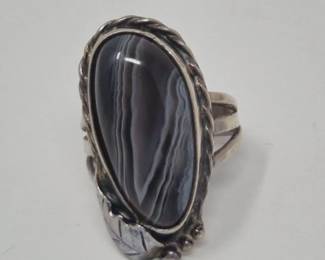 34 ArtisanBandedAgateSize55SilverStatementRing
