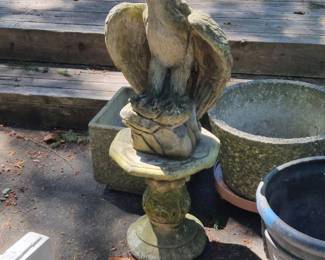 76 CementEagleStatuePedestalGardenDecor