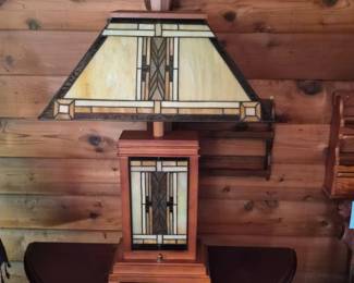 99 QuoizelArtsCraftsMissionStyleStainedGlassTableLamp