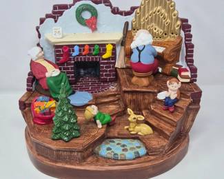 177 1984ArnelsCeramicChristmasCenterpieceFigurine