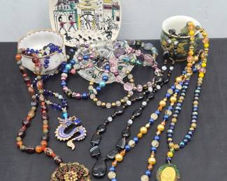 81 HandcraftedBeadedJewelryDecorativeTrinkets