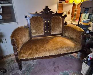 49 VictorianGoldenVelvetSetteewithCarvedWalnutFrame
