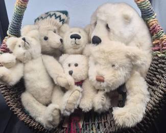 44 PlushBearsinBasketBoydsGreenMountainDakinCollection