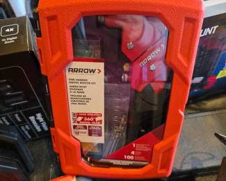 Arrow One Handed Swivel Riveter Kit
