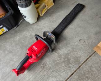  Milwaukee M18 FUEL Cordless Hedge Trimmer