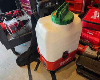Milwaukee M18 SWITCH TANK 4-Gallon Backpack Sprayer