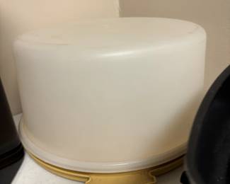 Vintage Tupperware Cake Carrier