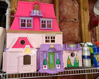 Loving Family Doll House