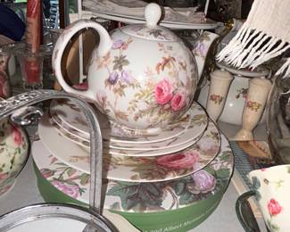 Victoria & Albert Museum Tea Pot